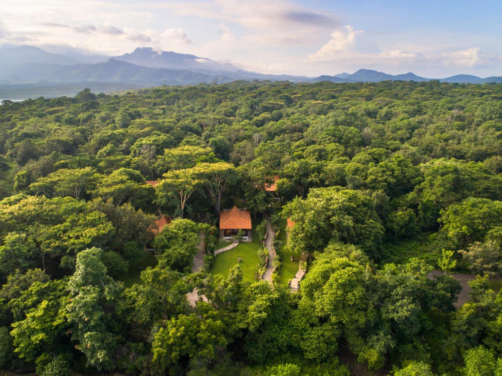 Plataran Menjangan Resort And Spa - Chse Certified Banyuwedang Екстер'єр фото